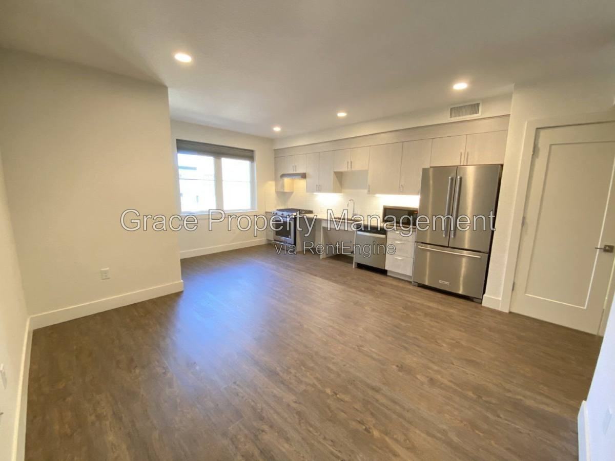 431 E Bayaud Ave #301 - Photo 4 of 10