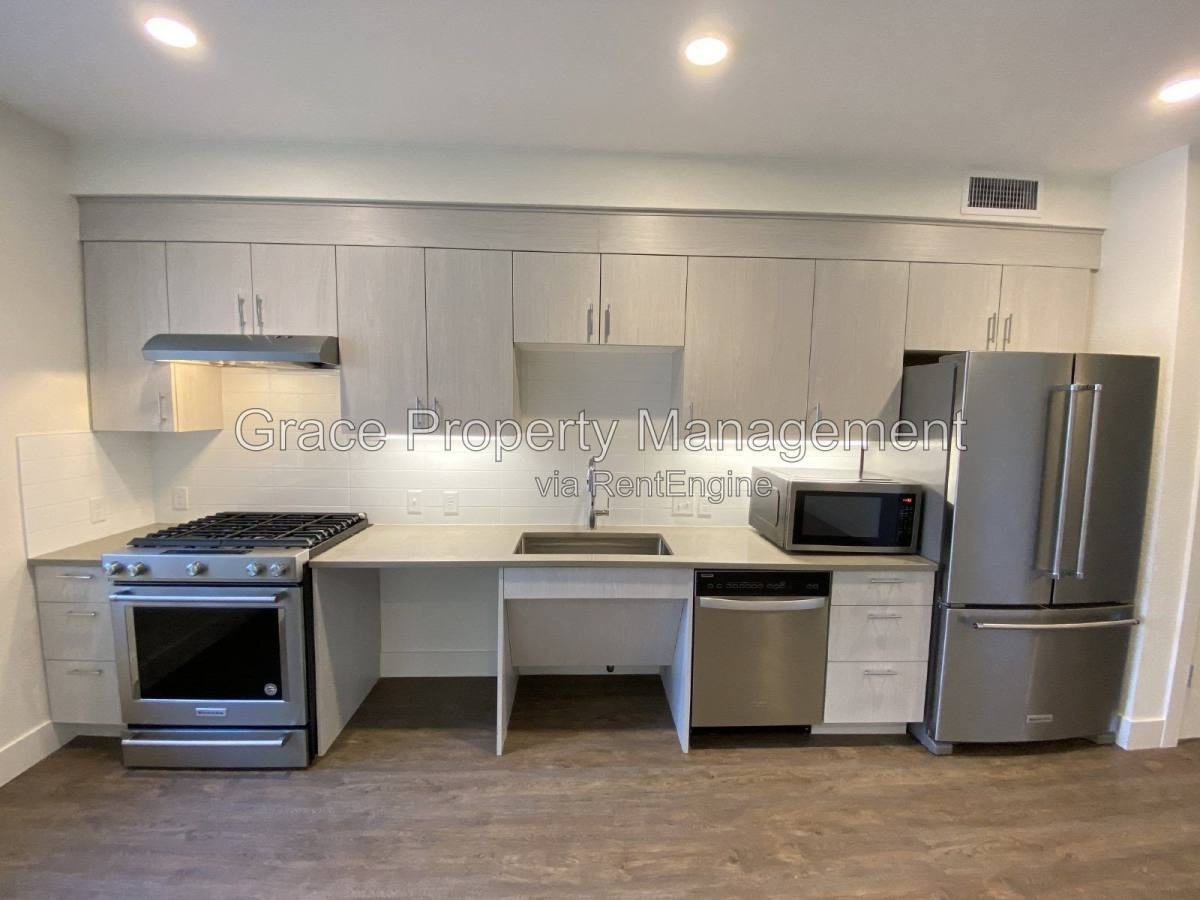 431 E Bayaud Ave #301 - Photo 5 of 10