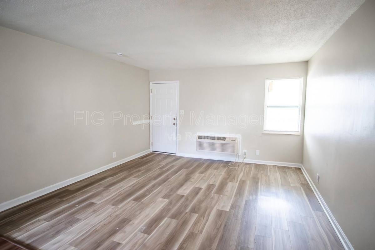 1806 Minnis Ave #8 - Photo 3 of 6