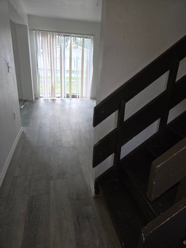1033 Sumner St - Photo 2 of 16