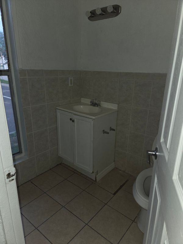 1033 Sumner St - Photo 3 of 16