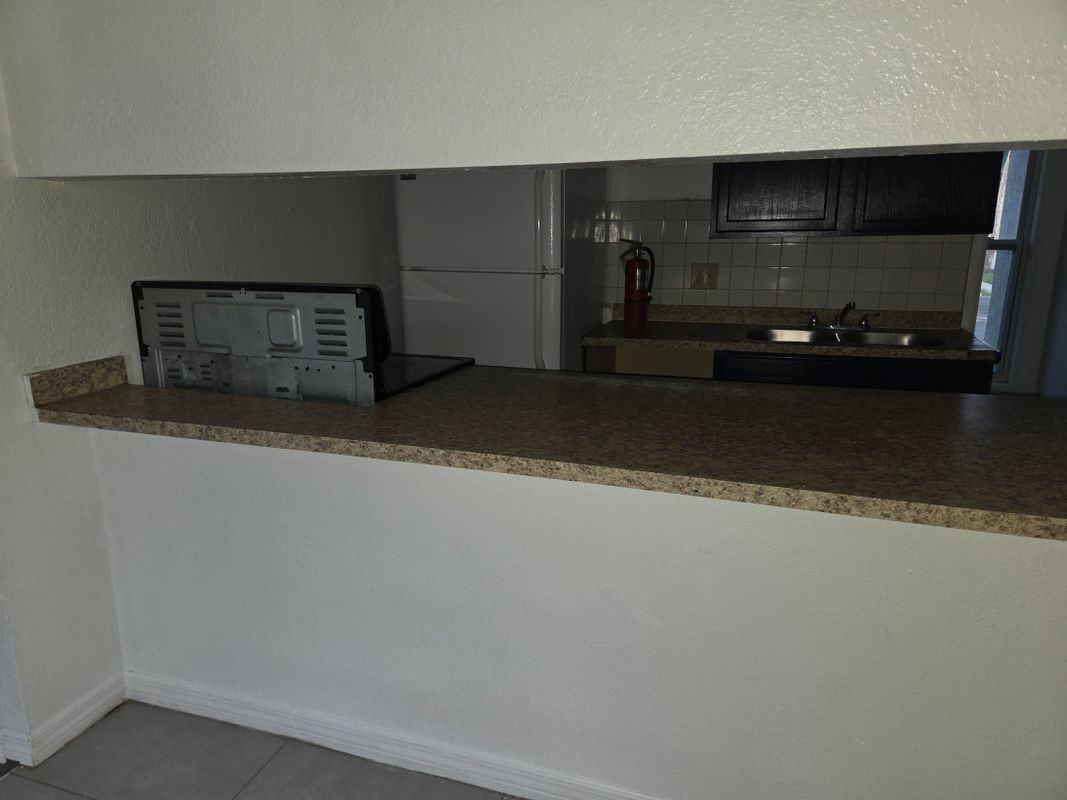 1033 Sumner St - Photo 7 of 16