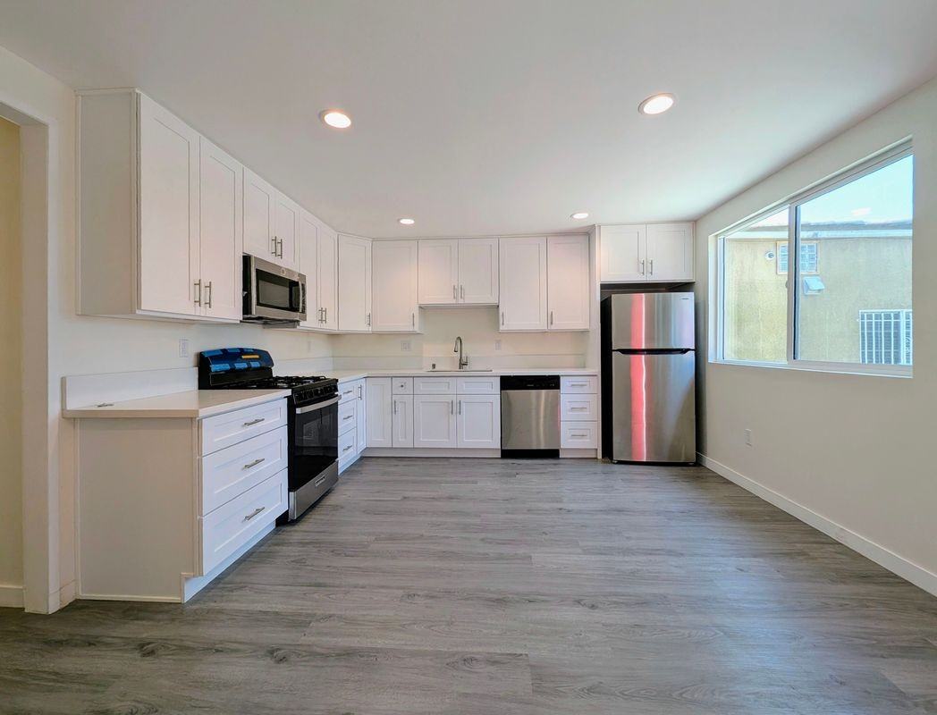 1575 Munson Ave ##1/2 - Photo 3 of 22