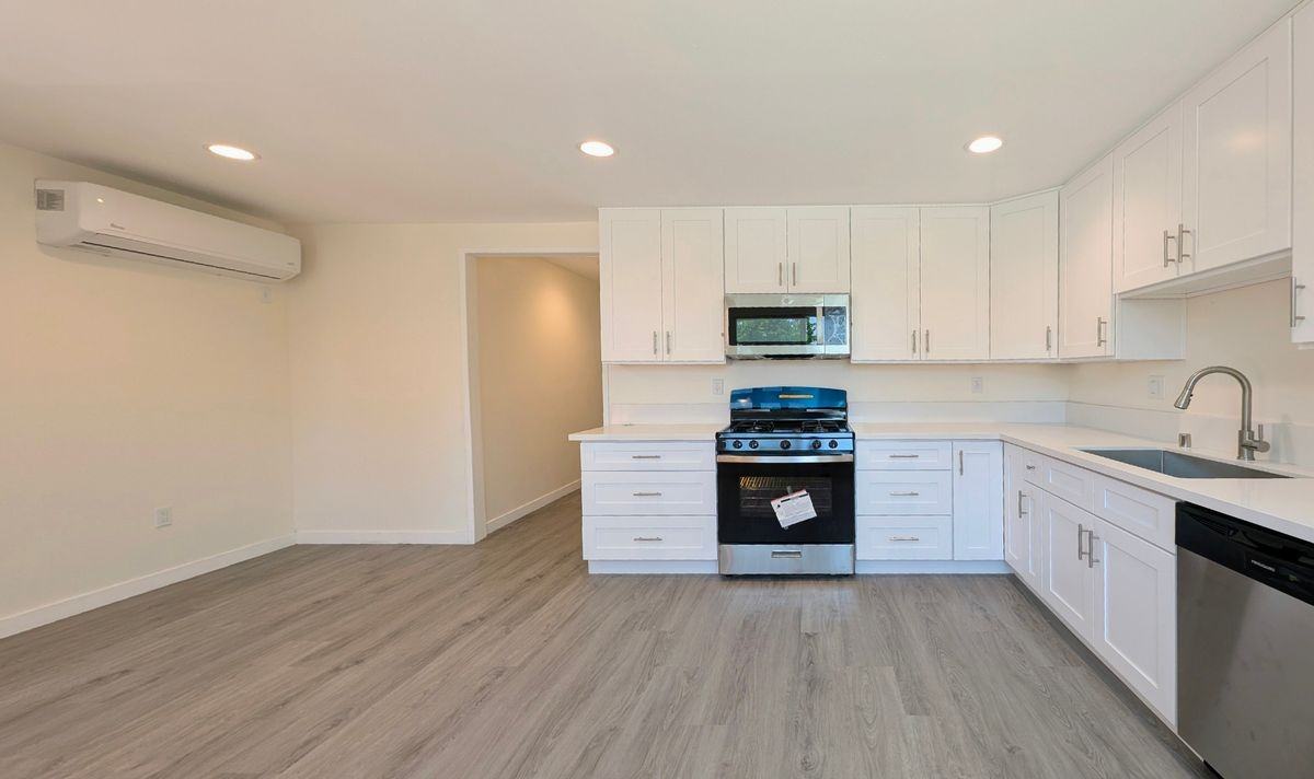 1575 Munson Ave ##1/2 - Photo 4 of 22