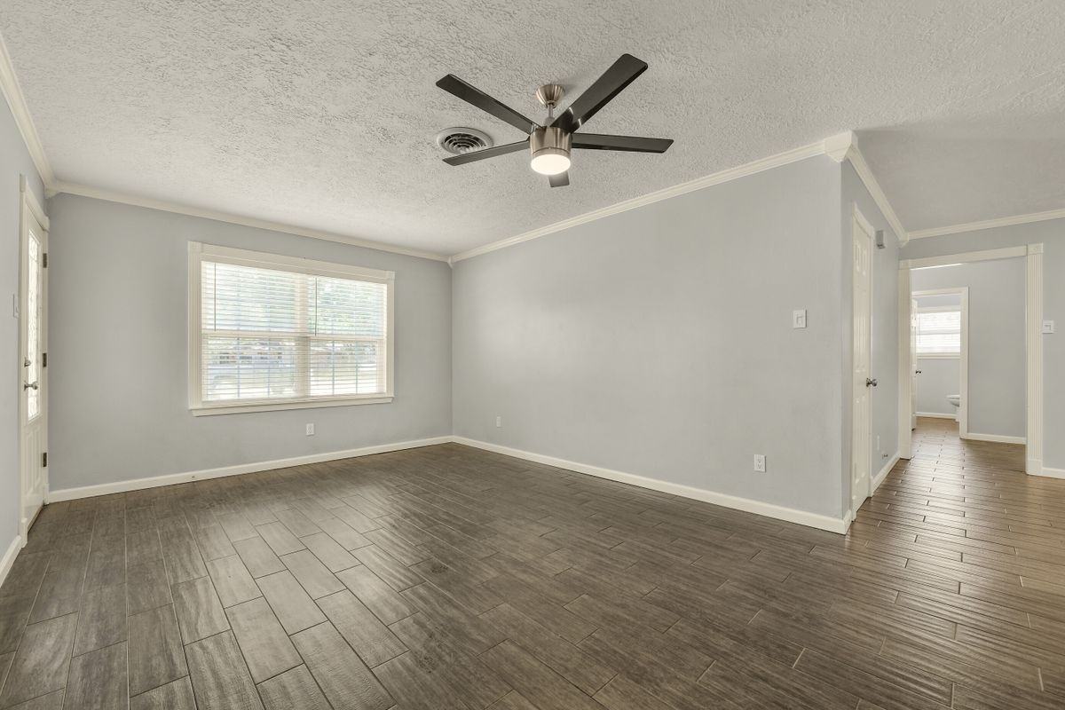 1125 Grace St - Photo 6 of 28
