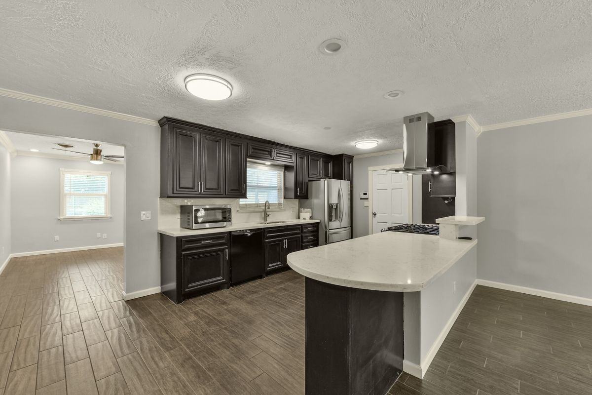 1125 Grace St - Photo 7 of 28