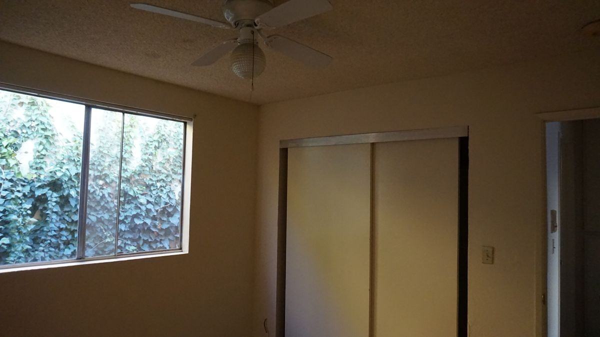 1441 Lake Shore Ave - Photo 4 of 15