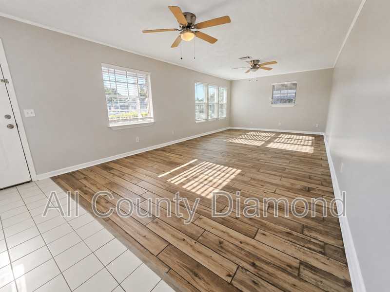 215 S Kimbrel Ave - Photo 2 of 21
