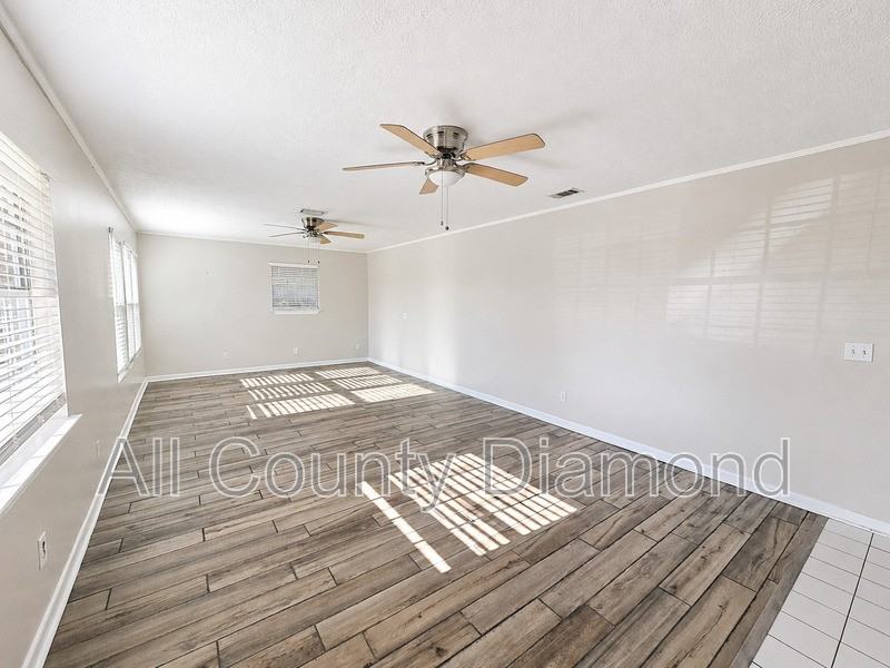 215 S Kimbrel Ave - Photo 3 of 21