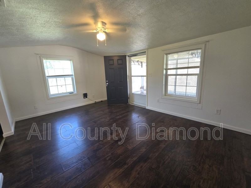 237 Helen Ave #B - Photo 2 of 13