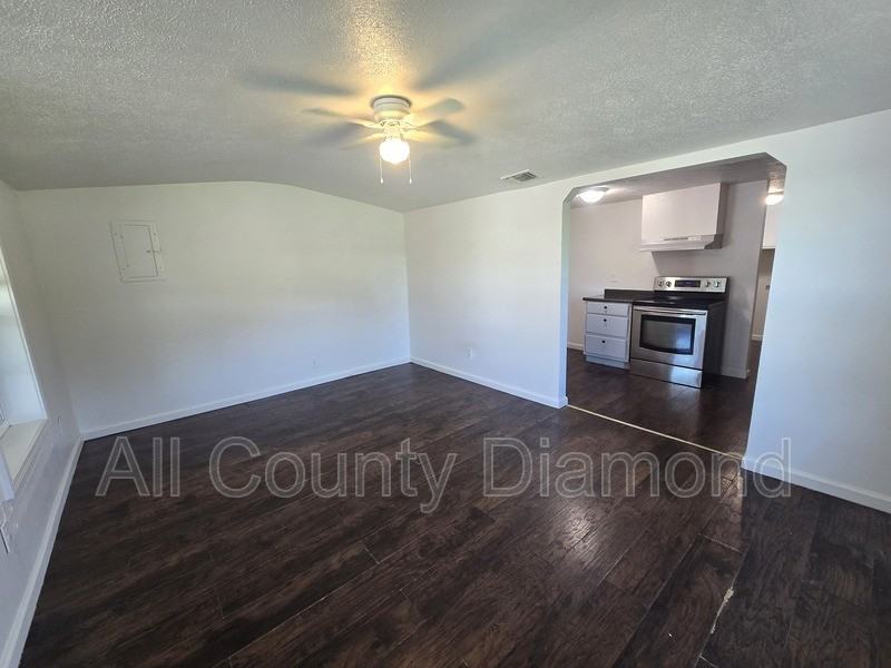 237 Helen Ave #B - Photo 3 of 13