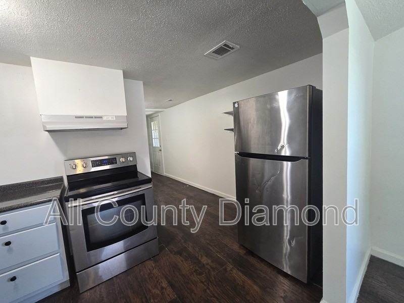 237 Helen Ave #B - Photo 5 of 13