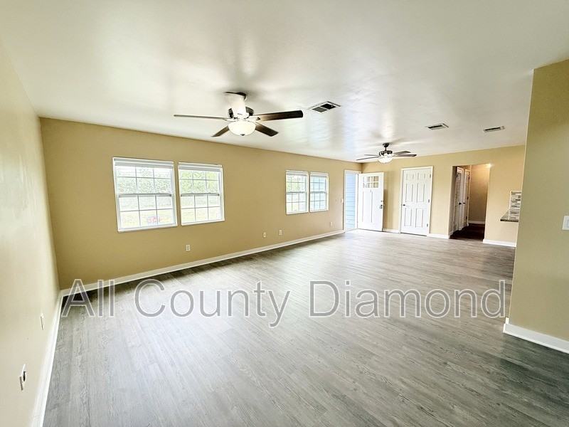175 N Berthe Ave - Photo 7 of 23