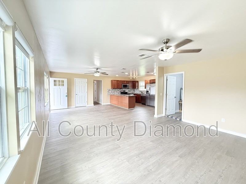 175 N Berthe Ave - Photo 7 of 22