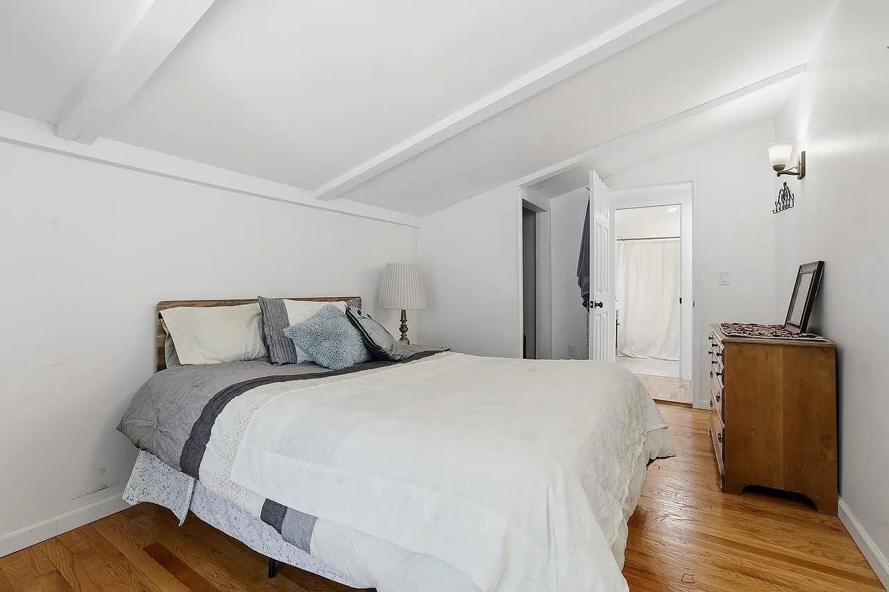 7121 Wazeecha Ave - Photo 3 of 15