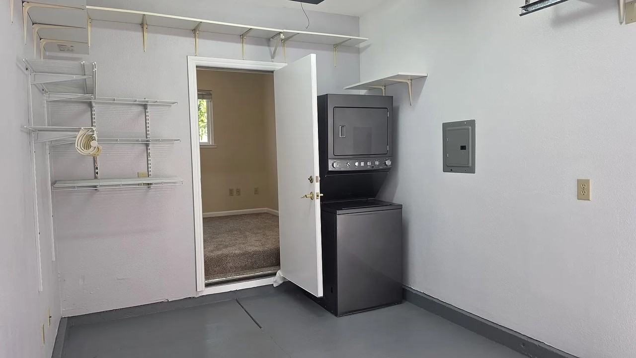 512 Poplar Ave - Photo 2 of 12