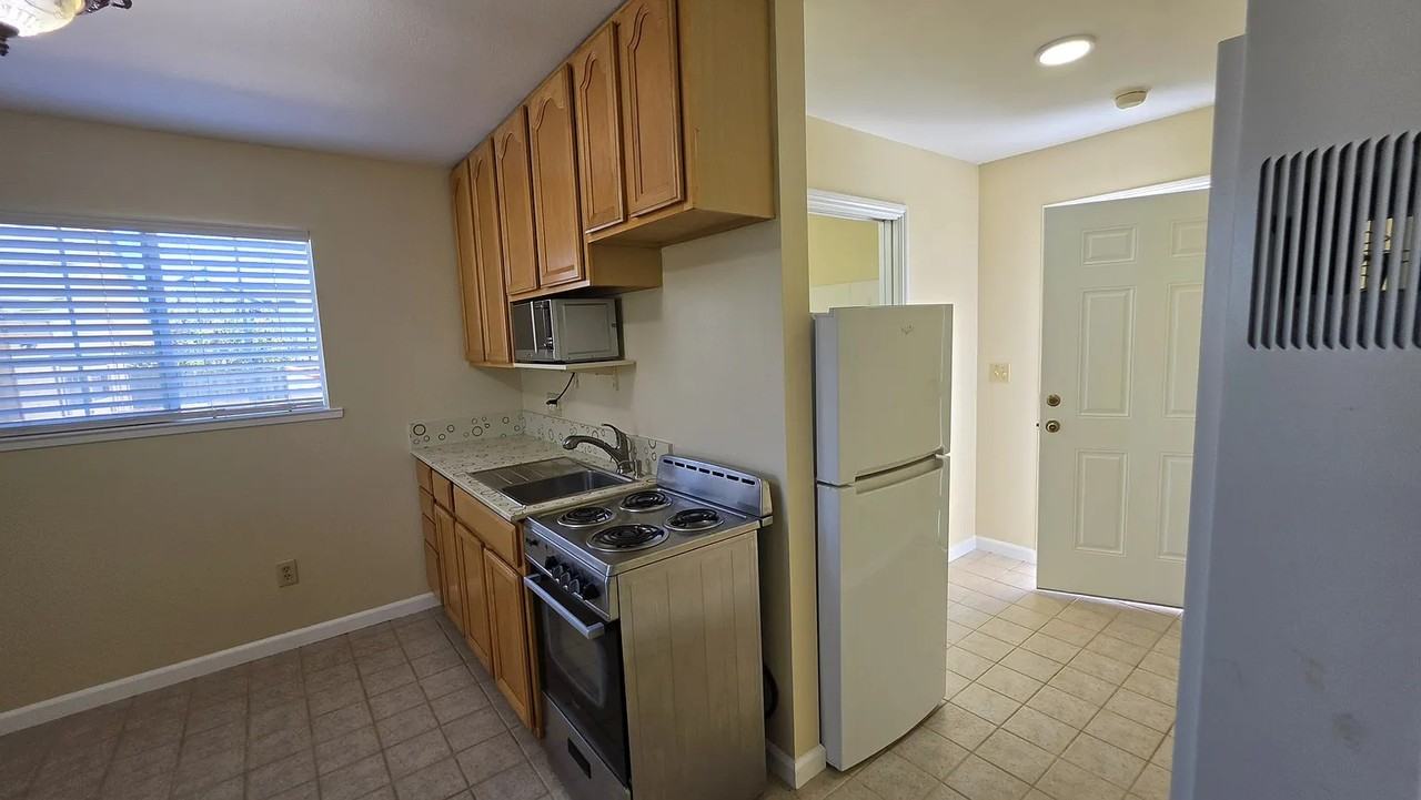 512 Poplar Ave - Photo 4 of 12