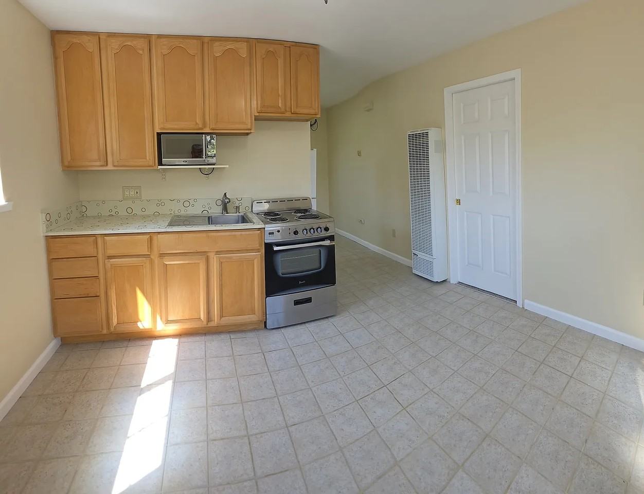 512 Poplar Ave - Photo 7 of 12