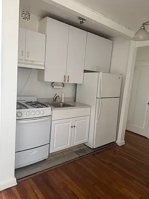 3731 86th St #15 - Photo 3 of 5
