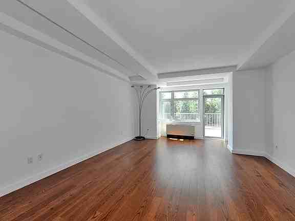 4025 College Point Blvd #16 - Photo 3 of 5