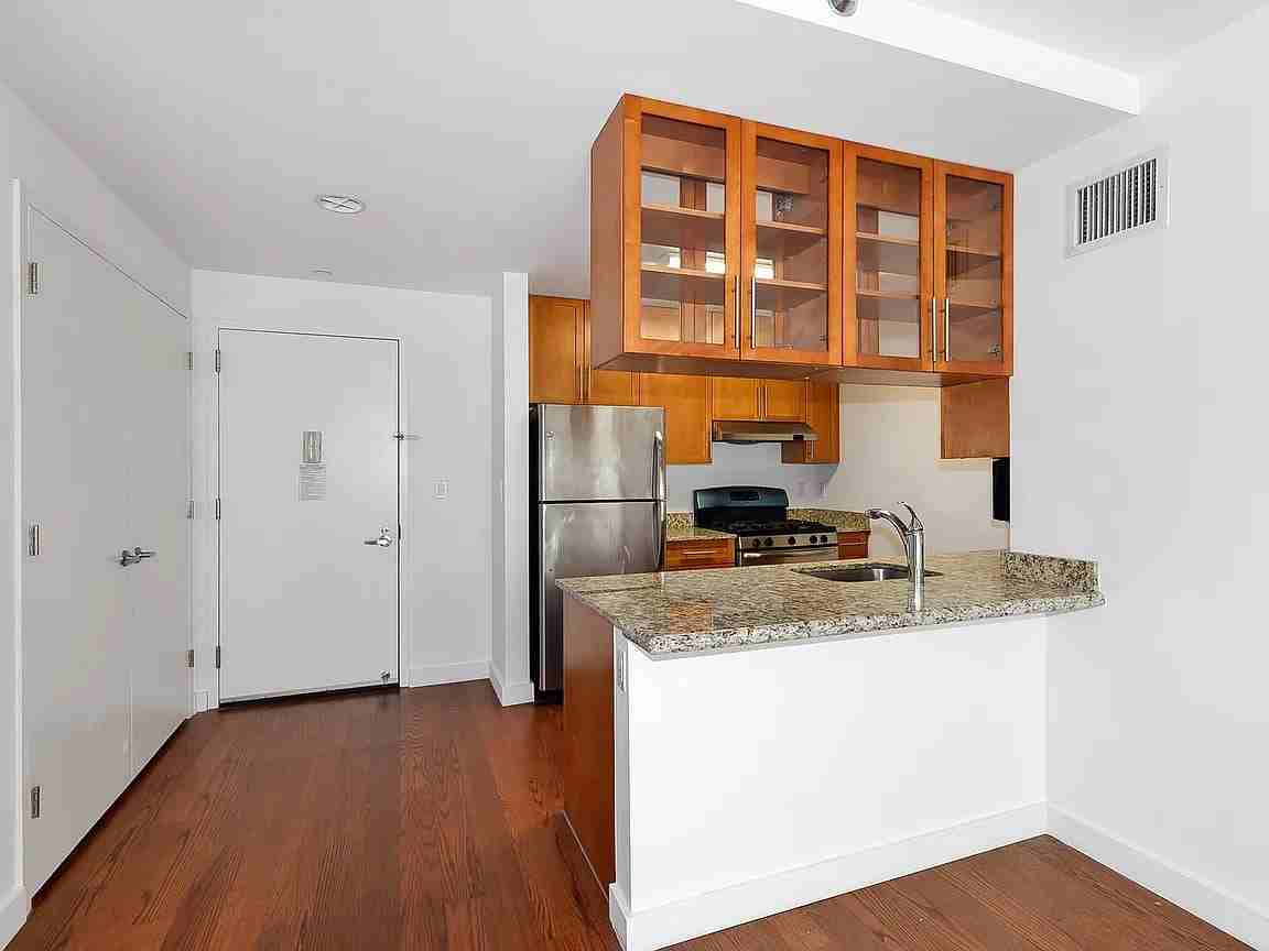 4025 College Point Blvd #16 - Photo 4 of 5