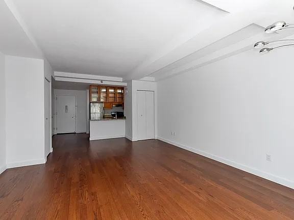4025 College Point Blvd #16 - Photo 5 of 5
