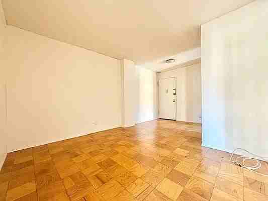 176 E 80th St #11 - Photo 2 of 3