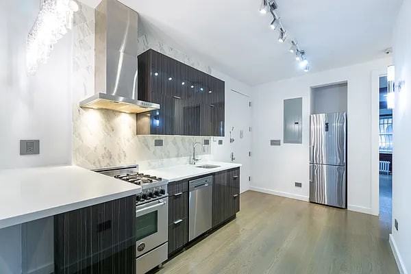 314 W 91st St #11 - Photo 3 of 4