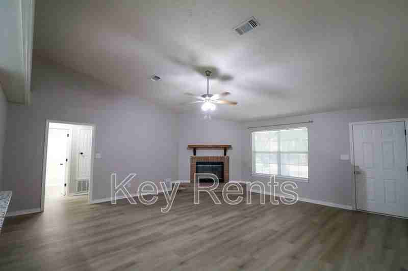 9001 Thompson Dr - Photo 3 of 19