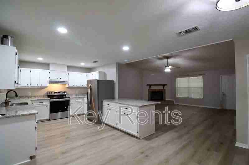 9001 Thompson Dr - Photo 5 of 19