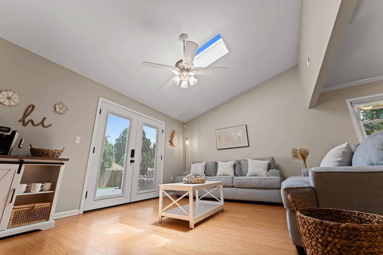 100 Harbor Dr #100 - Photo 2 of 18