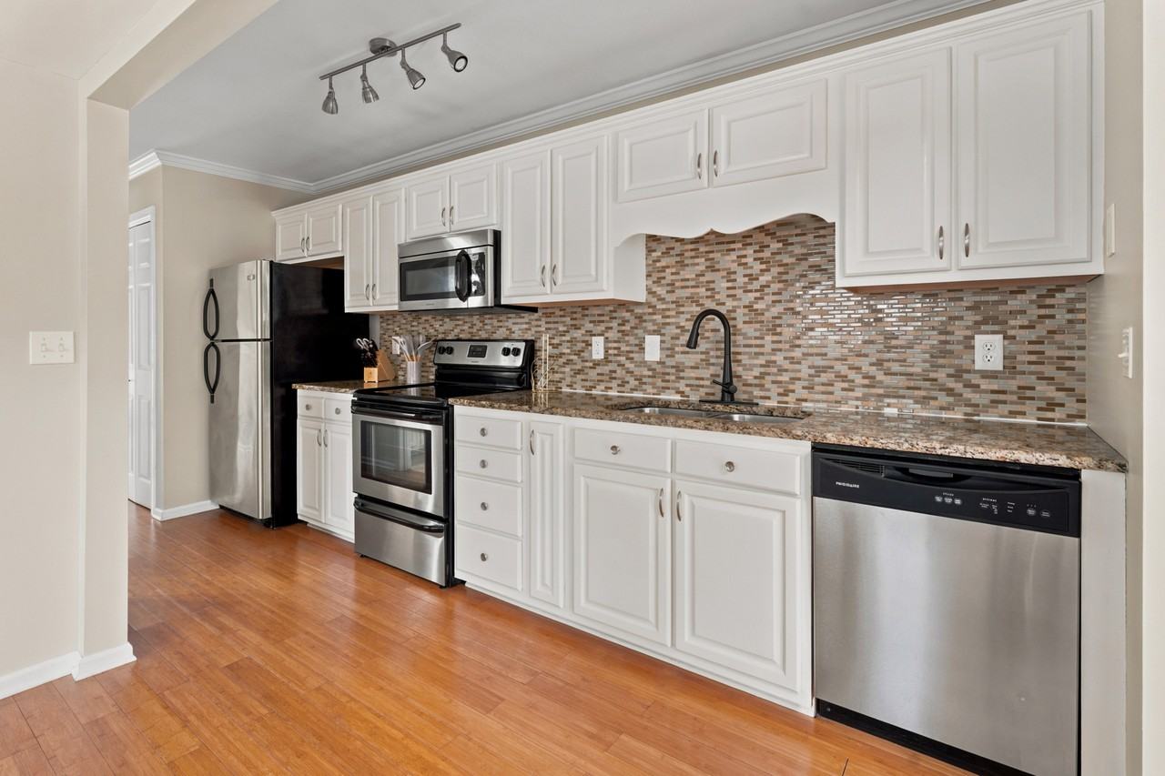 100 Harbor Dr #100 - Photo 4 of 18