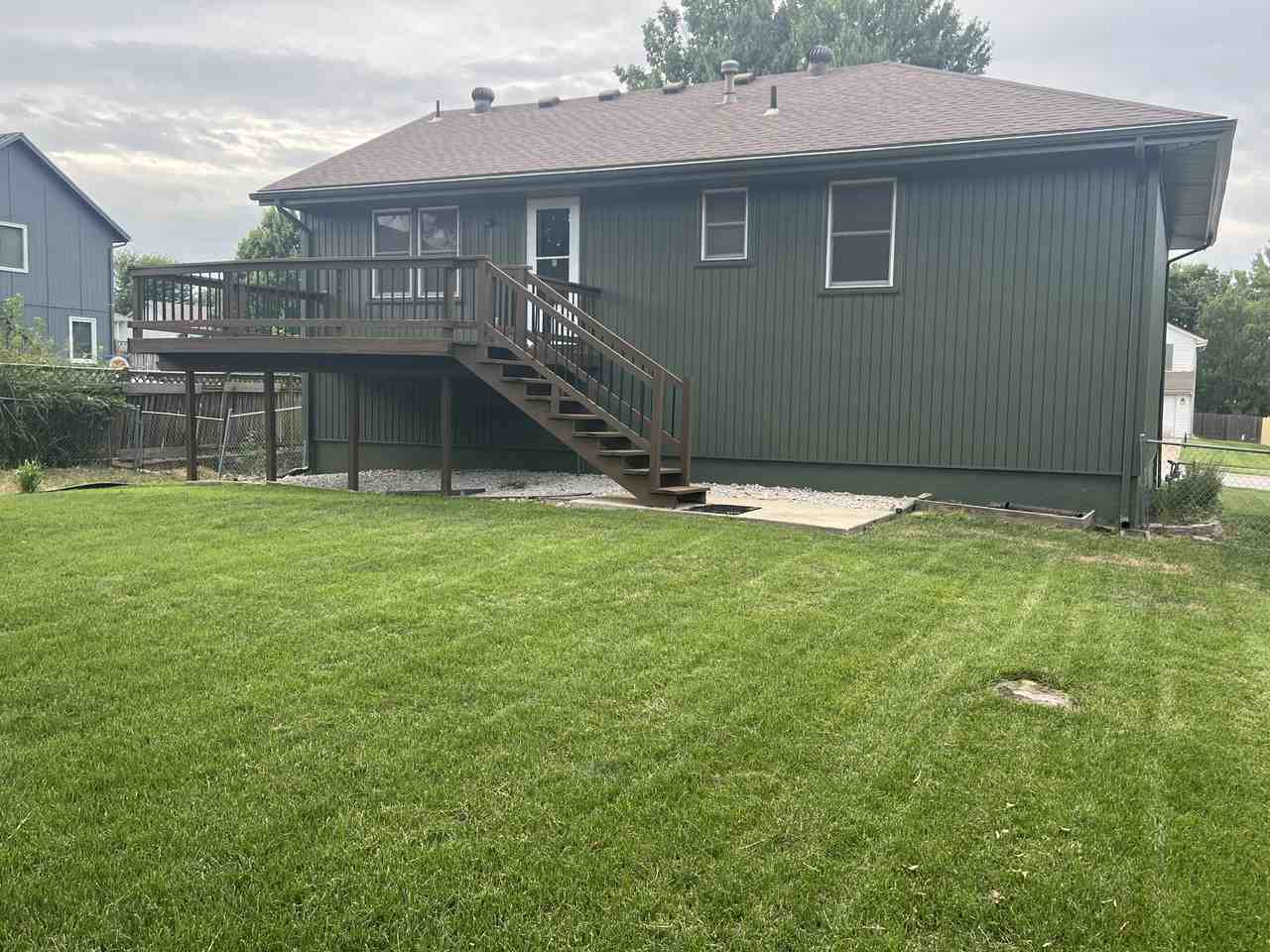 1701 Ne Patterson Dr #NA - Photo 4 of 29