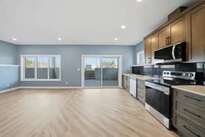 featured image of 4025 Lakeshore Dr