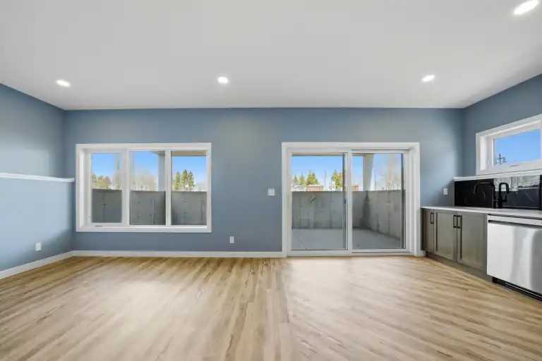 4025 Lakeshore Dr - Photo 2 of 16
