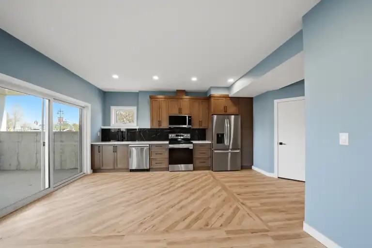 4025 Lakeshore Dr - Photo 4 of 16