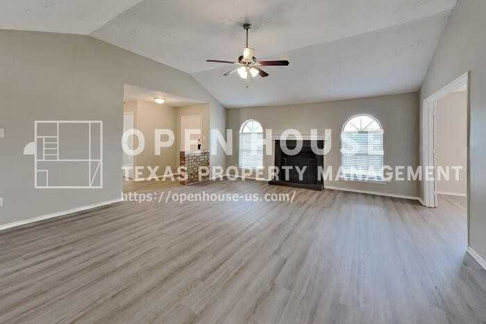 1217 Seabrook Dr - Photo 4 of 22