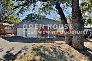 featured image of 4814 Crest Dr