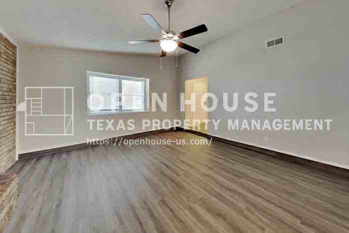 4814 Crest Dr - Photo 5 of 20