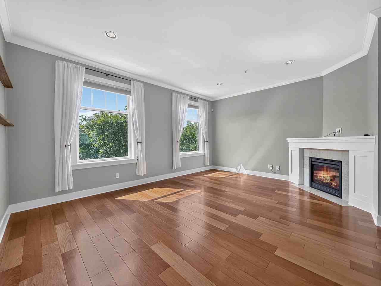1078 Ne High St #1 - Photo 6 of 32