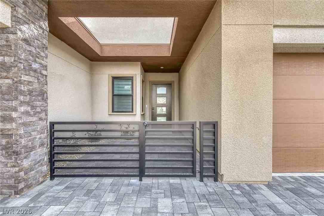 5008 Terramont Dr - Photo 4 of 46
