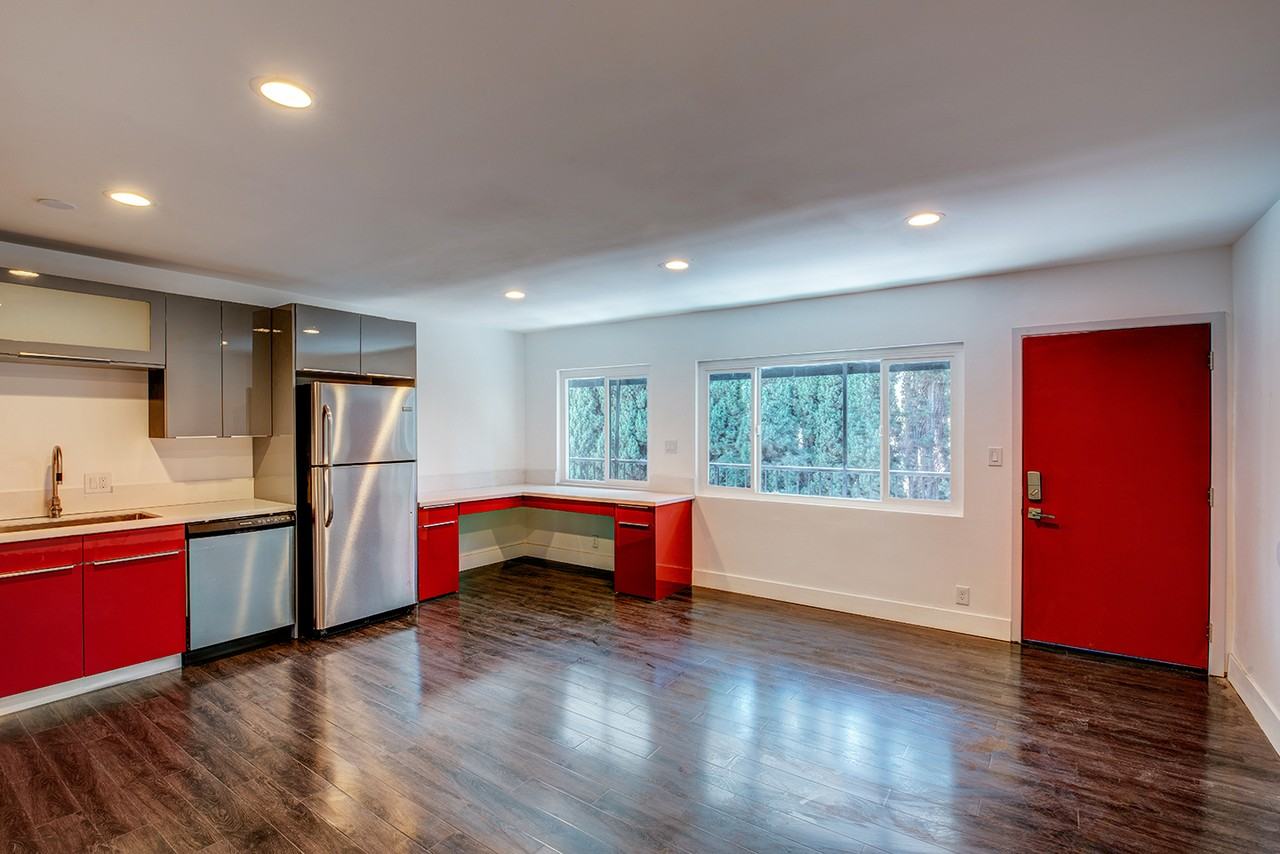 1321 West 36th Place #5 - Photo 6 of 22
