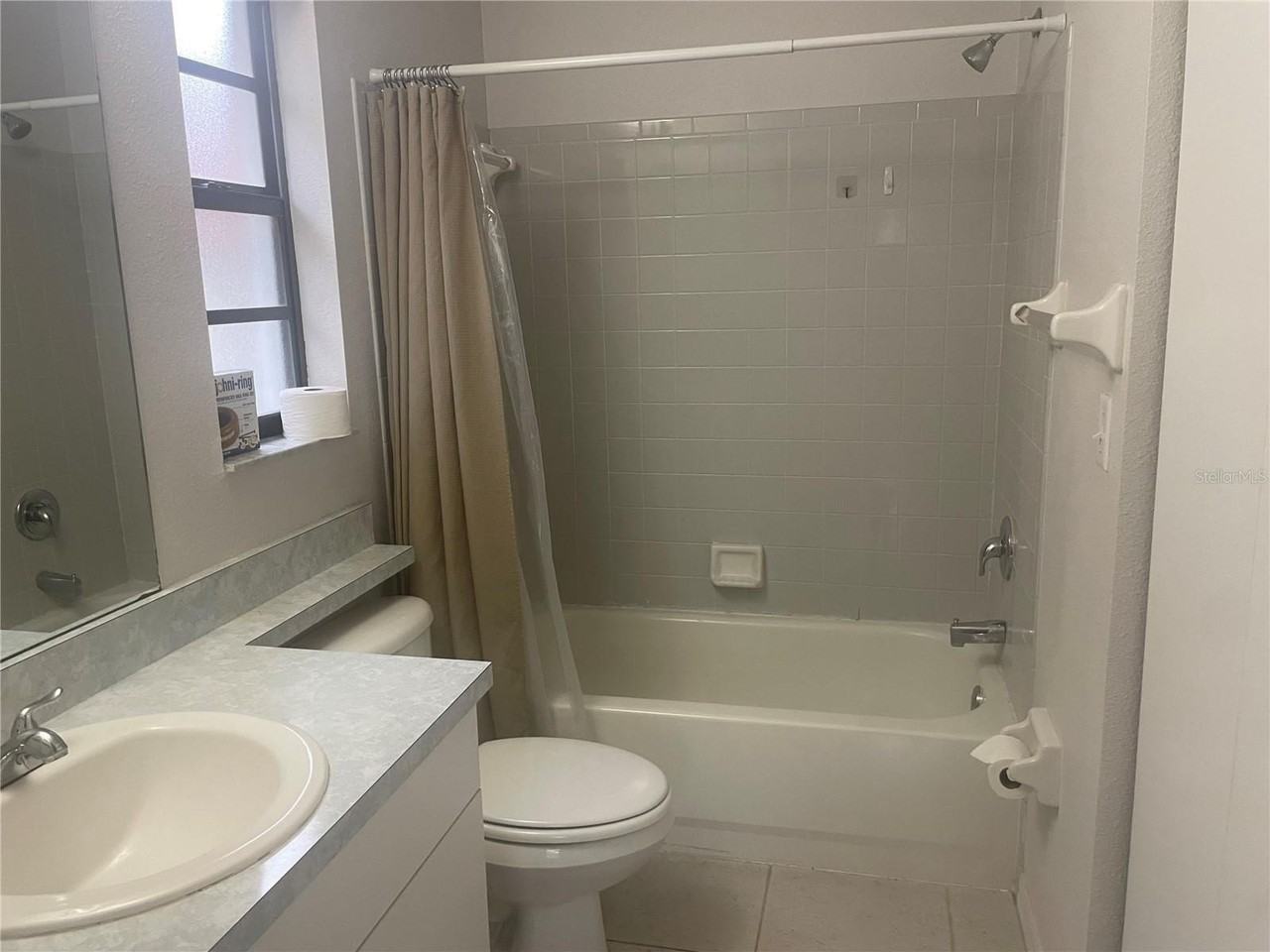 1349 Pierce St - Photo 4 of 7