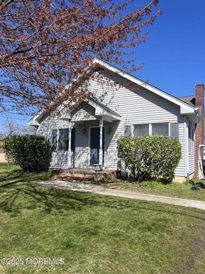 465 Adrian Ave - Photo 2 of 18