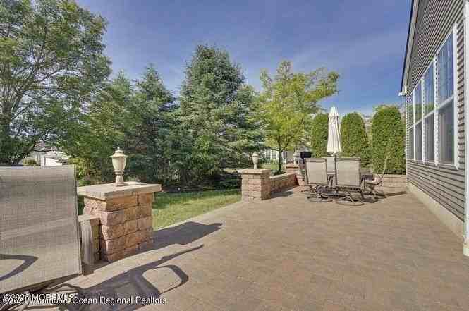 2 Marlow Dr - Photo 2 of 24