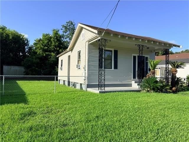 2754 Jasmine St - Photo 2 of 15