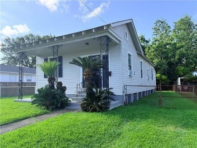 2754 Jasmine St - Photo 3 of 15