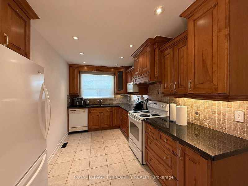 1213 Shamir Crescent - Photo 2 of 13