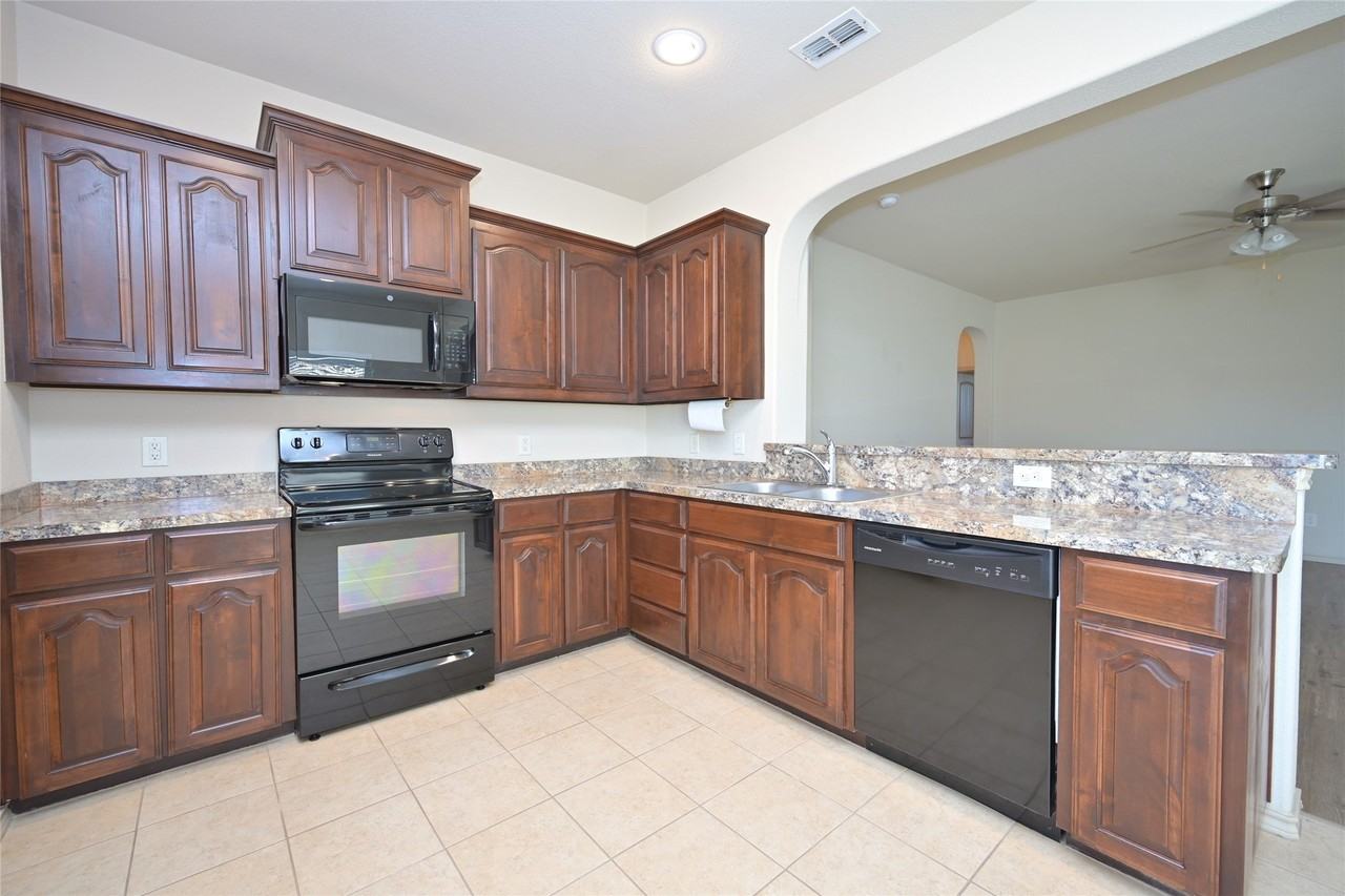 5933 Comanche Peak Dr - Photo 5 of 40