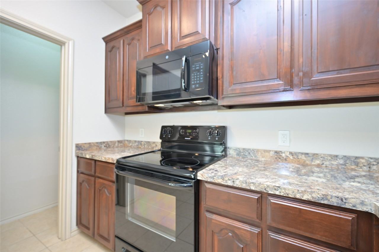 5933 Comanche Peak Dr - Photo 7 of 40